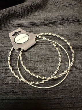 Silver-Tone Twisted  bracelet - Set of 3. 🆕 Marcella’s boutique